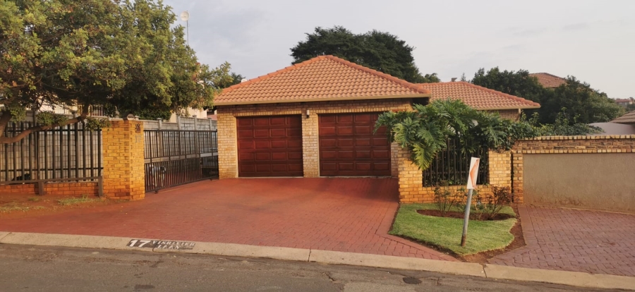 3 Bedroom Property for Sale in Safari Gardens North West